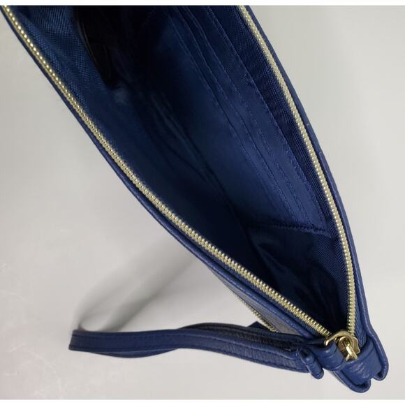 Safekeeper RFID Zippered Wristlet Blue Faux leather zippered pockets - Picture 6 of 8